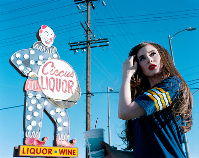 Votez pour la série "Tales of blue yesterday" d'Amandine Besacier aux Zooms 2017 du Salon de la Photo Votez pour la série "Tales of blue yesterday" d'Amandine Besacier aux Zooms 2017 du Salon de la Photo