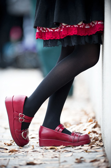 La fille aux chaussures rouges. © Fabrice Delanoue