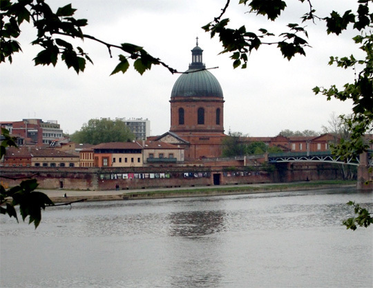 L'exposition sur les bords de la Garonne dans le cadre magnifique de l'Hôtel Dieu. © MAP 2010 L'exposition sur les bords de la Garonne dans le cadre magnifique de l'Hôtel Dieu. © MAP 2010