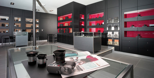 Le Leica Store Paris, 150 rue de la Pompe, Paris. Le Leica Store Paris, 150 rue de la Pompe, Paris.