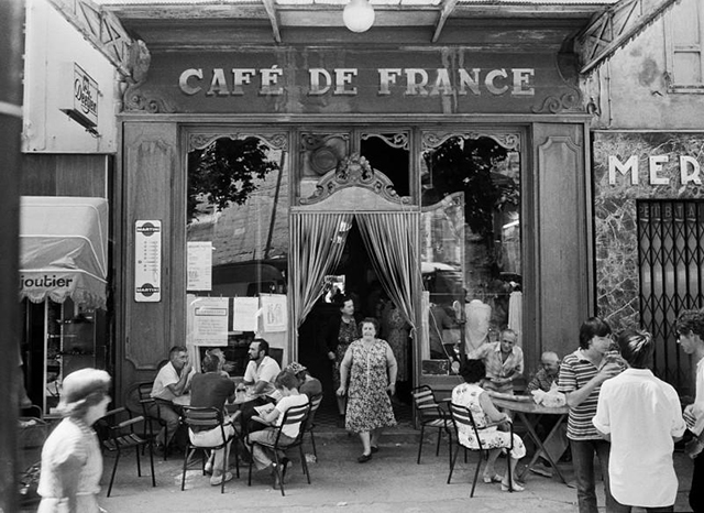 Le café de France, L’Isle-sur-la-Sorgue (Vaucluse), 1979