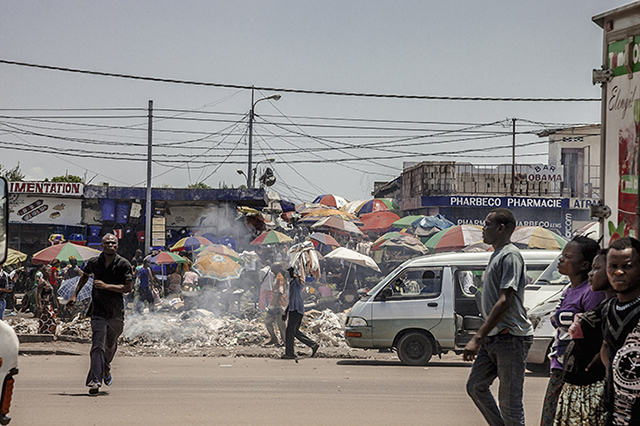 Le photographe Sammy Baloji expose les fragments de l’histoire de la République Démocratique du Congo au Point du Jour Le photographe Sammy Baloji expose les fragments de l’histoire de la République Démocratique du Congo au Point du Jour