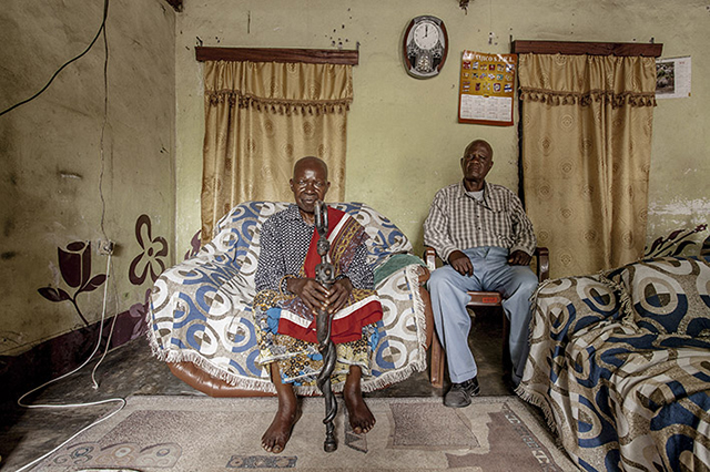 Le photographe Sammy Baloji expose les fragments de l’histoire de la République Démocratique du Congo au Point du Jour Le photographe Sammy Baloji expose les fragments de l’histoire de la République Démocratique du Congo au Point du Jour