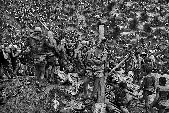 Gold, la série toute en terre de Sebastião Salgado à la Polka Galerie