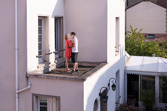 Les amoureux confinés, ici et là, de Christophe Audebert Les amoureux confinés, ici et là, de Christophe Audebert