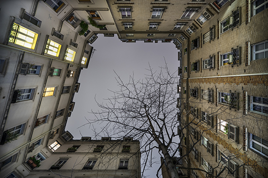 Quand les villes se tournent vers l'infini, Jérôme Cherrier les suit des yeux