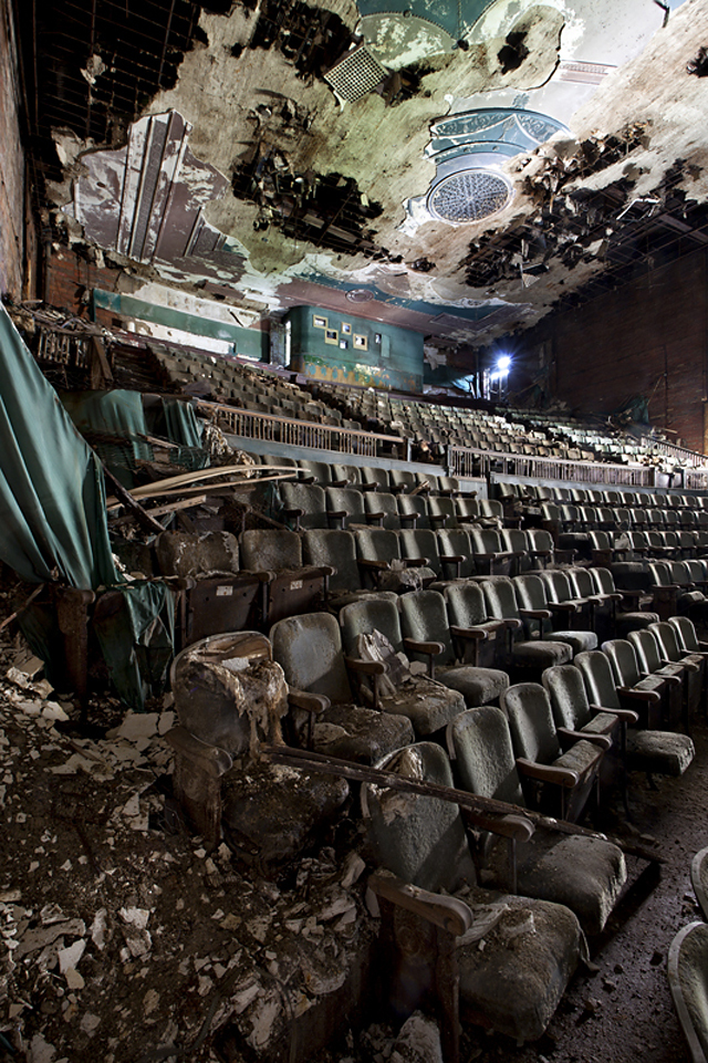 À la mémoire des cinémas américains abandonnés, par Matt Lambros À la mémoire des cinémas américains abandonnés, par Matt Lambros