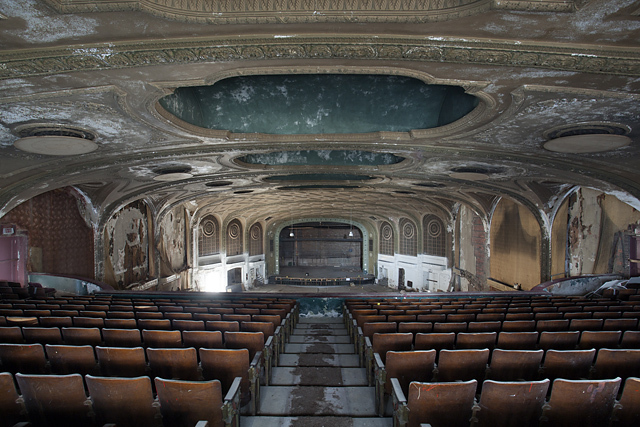 À la mémoire des cinémas américains abandonnés, par Matt Lambros À la mémoire des cinémas américains abandonnés, par Matt Lambros