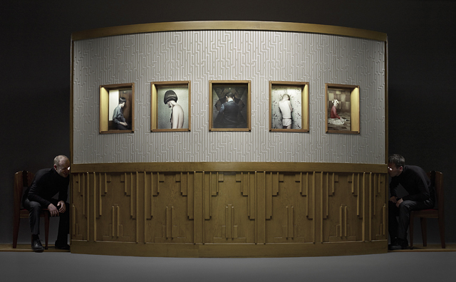 Vue de l’installation « The Keyhole », 2011 © Erwin Olaf Vue de l’installation « The Keyhole », 2011 © Erwin Olaf