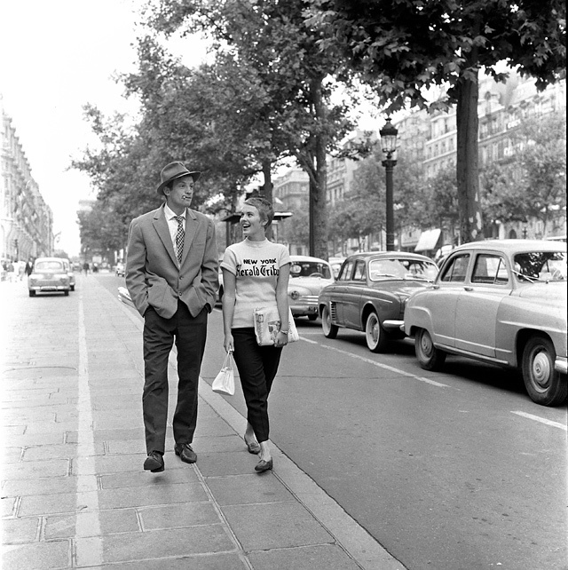 1959, À bout de souffle, J. Seberg et J.-P. Belmondo sur les Champs-Elysées © Raymond Cauchetier