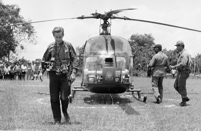 1967, Raymond Cauchetier au Cambodge © Fark