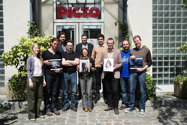 Le jury du Grand Concours du Bistro Photo édition 2013, devant le labo Picto, à Paris.