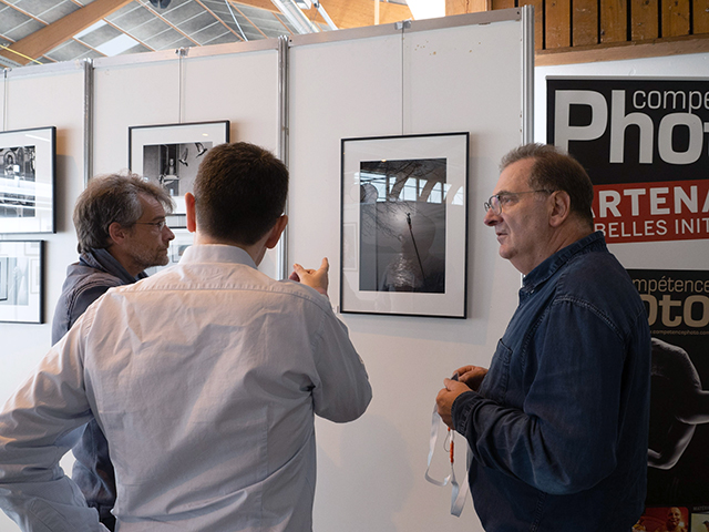 En discussion avec Jordy Grosborne autour de sa photographie.