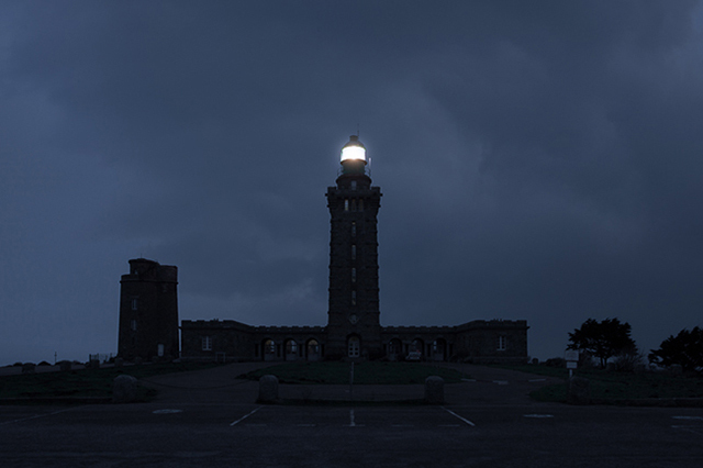 Réflexion sur la lumière, par Julien Mauve, lauréat SFR Jeunes Talents 2013 Réflexion sur la lumière, par Julien Mauve, lauréat SFR Jeunes Talents 2013