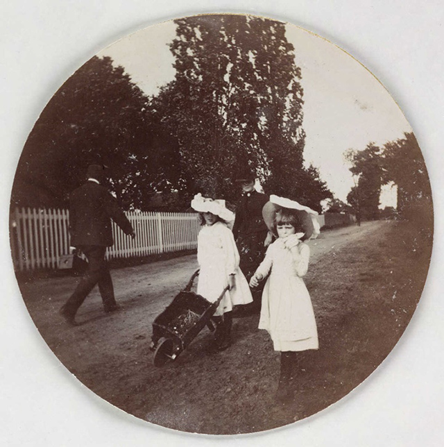 Des clichés du XIXe siècle réalisés par les premiers photographes amateurs Des clichés du XIXe siècle réalisés par les premiers photographes amateurs