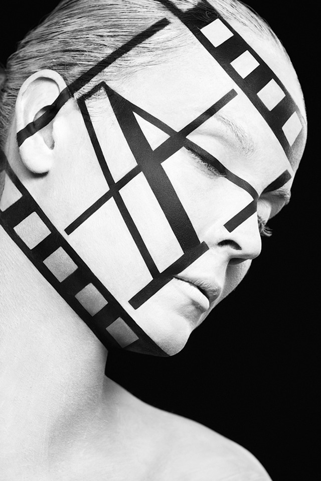 2D or not 2D • Alexander Khokhlov, Valeriya Kutsan and Veronica Ershova (series and video) 2D or not 2D • Alexander Khokhlov, Valeriya Kutsan and Veronica Ershova (series and video)