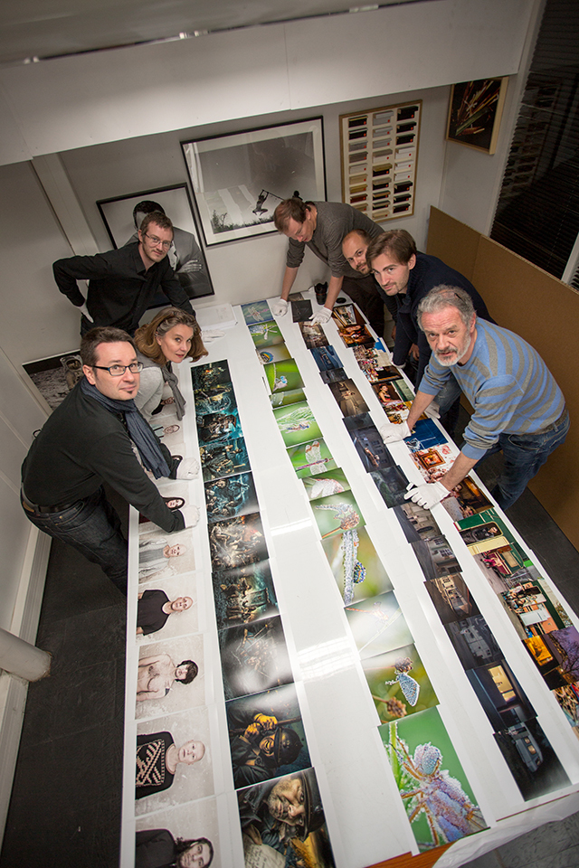 Le jury de la Bourse Photographique Bistro 2014 photographié par le président du jury. © Jimmy Nelson