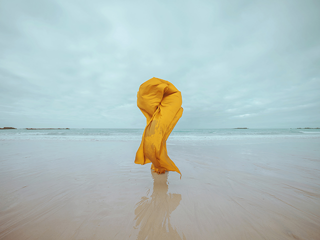 Votez pour la série "Tissues and bones" d'Anne-Laure Étienne aux Zooms 2023 du Salon de la Photo