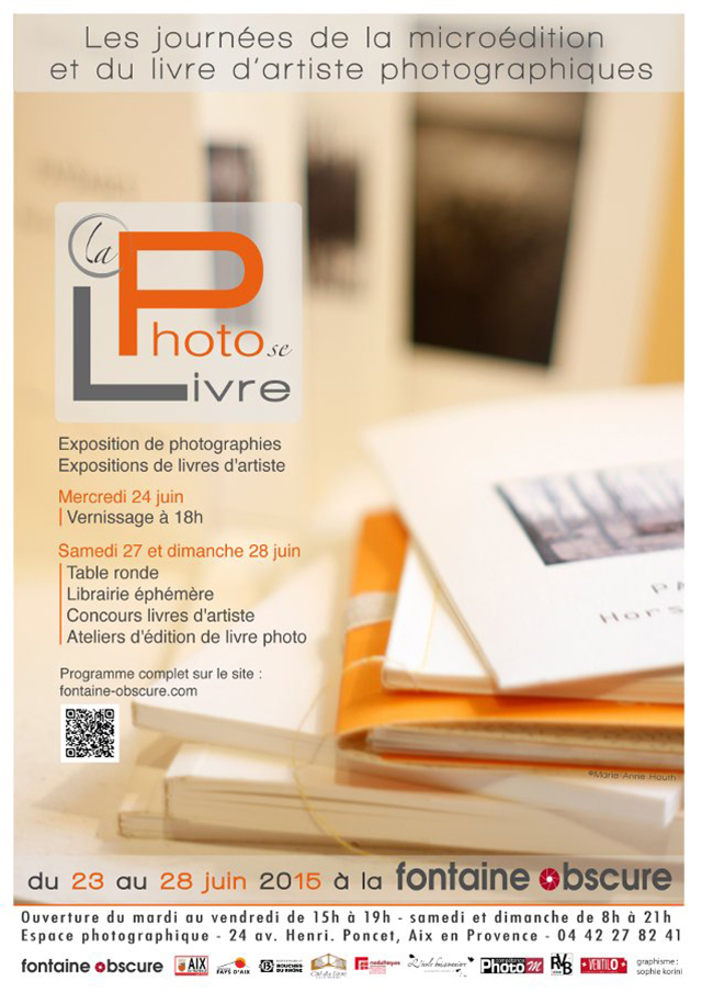 La photo se livre autour d'une table ronde La photo se livre autour d'une table ronde