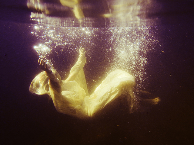 Drowning bride • Anne-Laure Étienne (série)