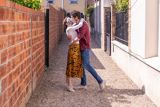 Les amoureux confinés, ici et là, de Christophe Audebert Les amoureux confinés, ici et là, de Christophe Audebert