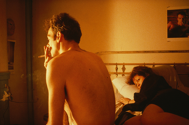Nan Goldin, Nan and Brian in bed, New York City, 1983 de la série « The Ballad of Sexual Dependency » Collection MEP, Paris © Nan Goldin / courtoisie Marian Goodman Gallery
