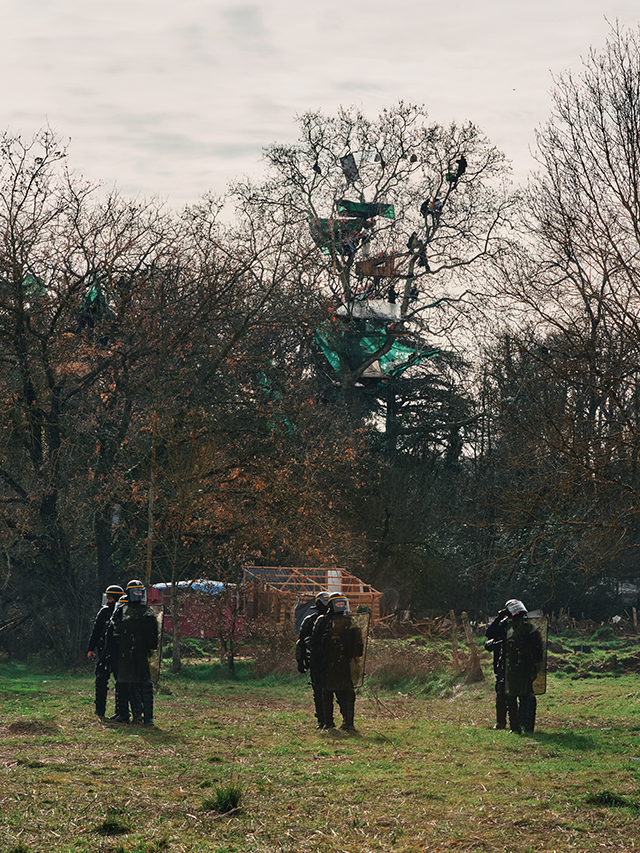 Résurgence • épisode 5 : Le siège • La série photographique racontée par Alexis Pichot Résurgence • épisode 5 : Le siège • La série photographique racontée par Alexis Pichot