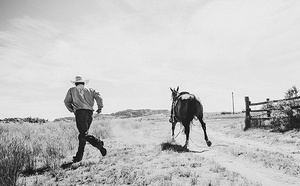 Shit, shower, and shave • acte 2 : La chevauchée sauvage • La série photographique racontée par Alain Licari