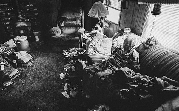 Shit, shower, and shave • acte 7 : Le survivant des monts lointains • La série photographique racontée par Alain Licari