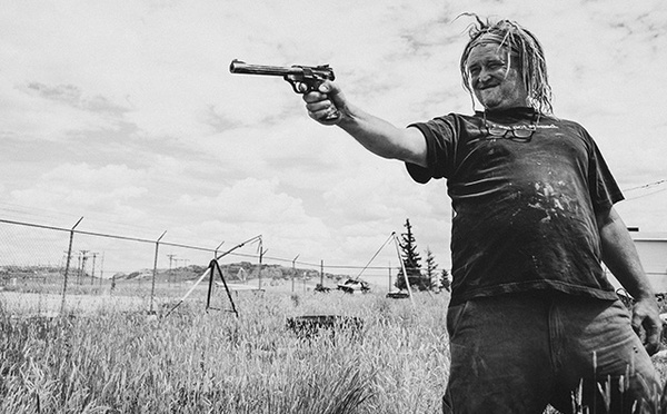 Shit, shower, and shave • acte 8 : Colt .45 • La série photographique racontée par Alain Licari