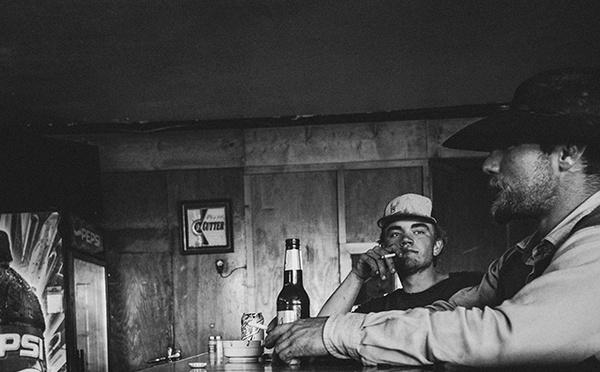 Shit, shower, and shave • acte 10 : La haine des desperados • La série photographique racontée par Alain Licari