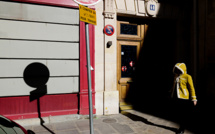 "Chaperon jaune", une photographie de "Droit à l'image", la série racontée par Cédric Roux (4/10) "Chaperon jaune", une photographie de "Droit à l'image", la série racontée par Cédric Roux (4/10)