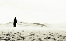 Le vieil homme sur la dune • Pascale Philippe