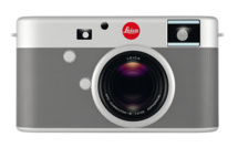 Leica M for (RED) : l'exemplaire unique designé par Jonathan Ive et Marc Newson