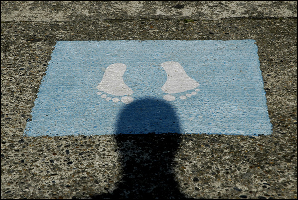 20110329235444_les_pieds_sur_la_tete.jpg 20110329235444_les_pieds_sur_la_tete.jpg