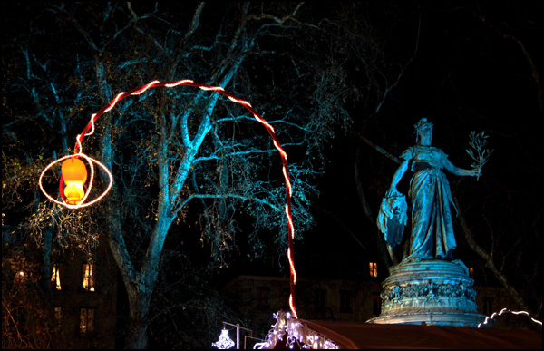 20110330220258_lyon_statue_et_marche_noel_3.jpg 20110330220258_lyon_statue_et_marche_noel_3.jpg