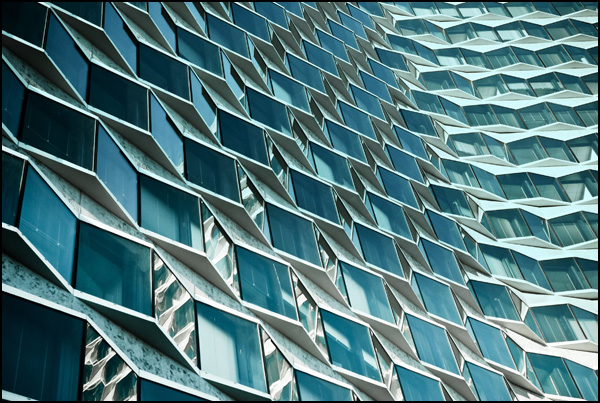 20110331115730_cyan_domino.jpg 20110331115730_cyan_domino.jpg