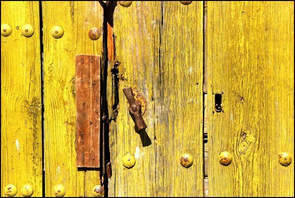 20110329211931_porte_jaune.jpg 20110329211931_porte_jaune.jpg