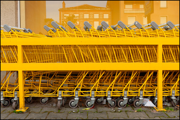 20110330001211__jaune__les_chariots.jpg 20110330001211__jaune__les_chariots.jpg