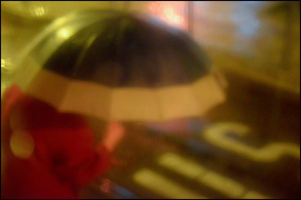 20110330234554_red_umbrella.jpg 20110330234554_red_umbrella.jpg