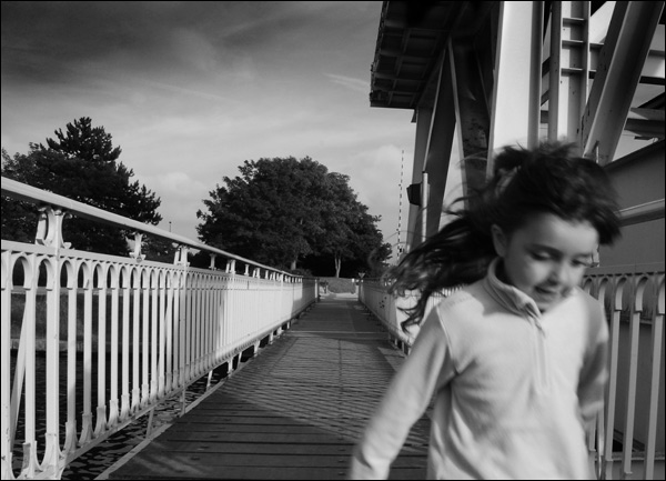 20110606223836_lou_anne_sur_pegasus_bridge 20110606223836_lou_anne_sur_pegasus_bridge