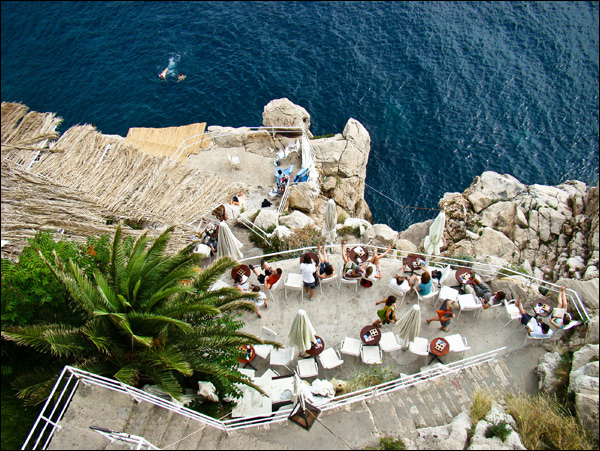 20110806012047_et_quand_on_touche_le_fond,_on_retrouve_du_monde__03923 20110806012047_et_quand_on_touche_le_fond,_on_retrouve_du_monde__03923