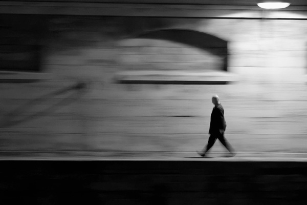 20120306205638_homme_qui_marche_competence_photo 20120306205638_homme_qui_marche_competence_photo