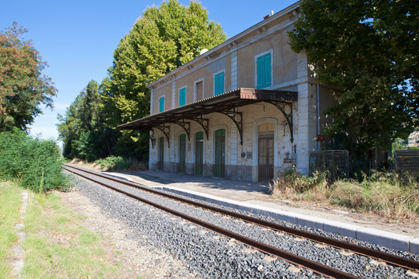 20120308213523_une_gare_abandonnee 20120308213523_une_gare_abandonnee