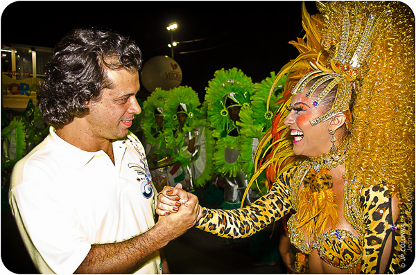 20120313063728_tatiana_paysan___rainha_da_bateria_unidos_de_jucutuquara__1_sur_1_