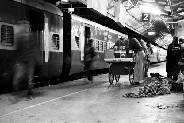 20120323023957_jeremy_guillaume_en_attendant_le_train 20120323023957_jeremy_guillaume_en_attendant_le_train