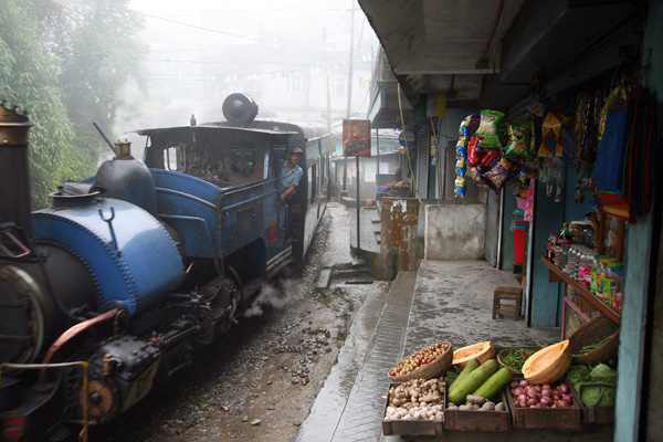 20120324233653_le_toy_train___ghoom 20120324233653_le_toy_train___ghoom