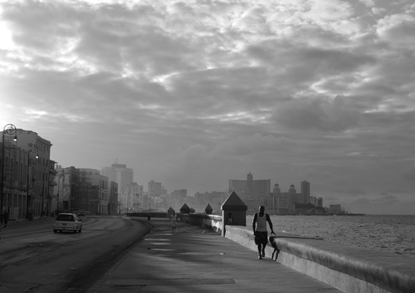 20120403085526_pennarun__le_promeneur_du_malecon 20120403085526_pennarun__le_promeneur_du_malecon