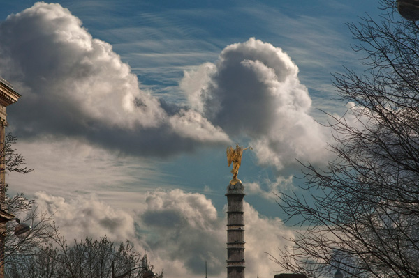 20120405131331_placeduchateletfountaineclouds1138 20120405131331_placeduchateletfountaineclouds1138