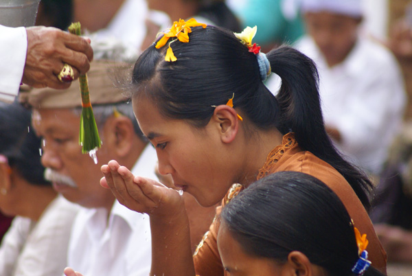 20120410123344_bali_ceremonie_temple_besakih 20120410123344_bali_ceremonie_temple_besakih